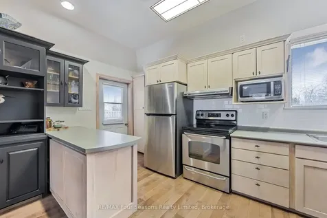 3 Sydenham Trail E Clearview ON L0M 1H0