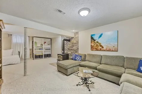 3 Sydenham Trail E Clearview ON L0M 1H0