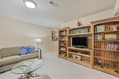 3 Sydenham Trail E Clearview ON L0M 1H0