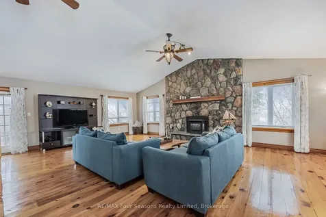 3 Sydenham Trail E Clearview ON L0M 1H0