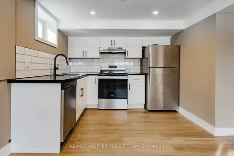 198 Rose Street Barrie ON L4M 2T9