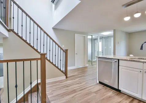 49 Ridgeway Avenue Barrie ON L4N 5M2