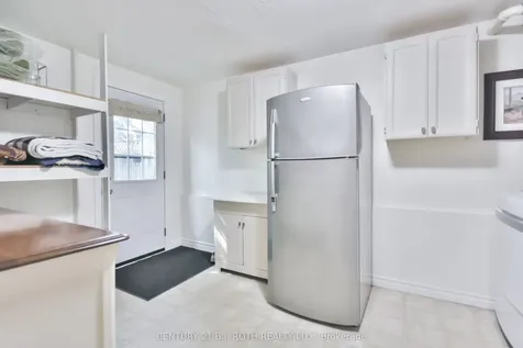 49 Ridgeway Avenue Barrie ON L4N 5M2