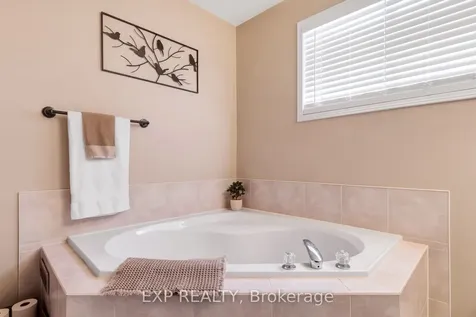 228 Mapleton Avenue S Barrie ON L4N 8T3