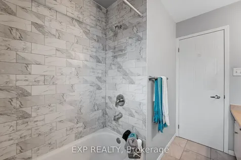 228 Mapleton Avenue S Barrie ON L4N 8T3