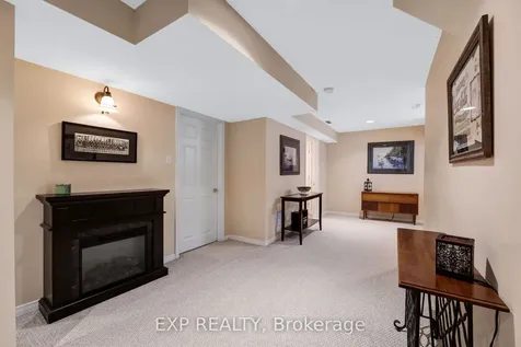 228 Mapleton Avenue S Barrie ON L4N 8T3