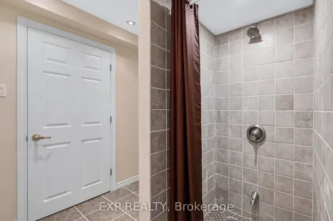 228 Mapleton Avenue S Barrie ON L4N 8T3