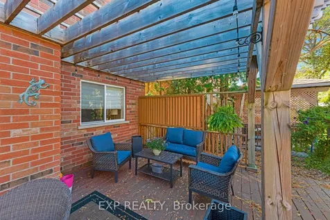 228 Mapleton Avenue S Barrie ON L4N 8T3