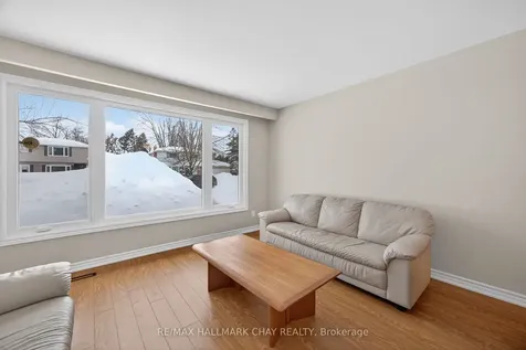 15 Curtiss Court Barrie ON L4M 2M6