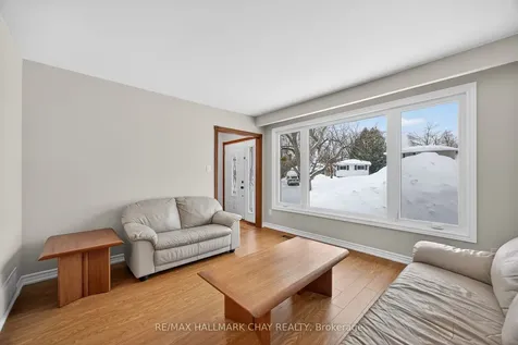 15 Curtiss Court Barrie ON L4M 2M6