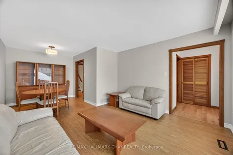 15 Curtiss Court Barrie ON L4M 2M6