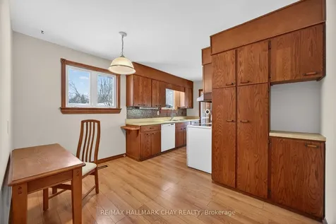 15 Curtiss Court Barrie ON L4M 2M6