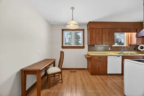 15 Curtiss Court Barrie ON L4M 2M6