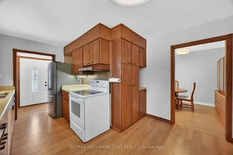 15 Curtiss Court Barrie ON L4M 2M6