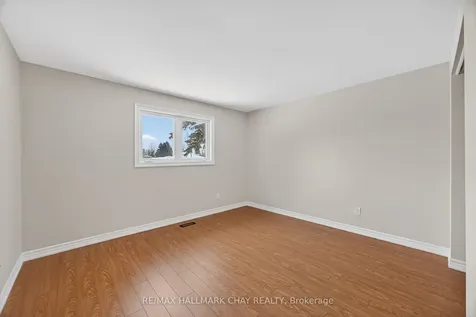 15 Curtiss Court Barrie ON L4M 2M6