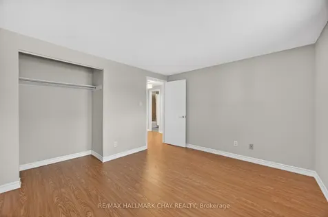 15 Curtiss Court Barrie ON L4M 2M6