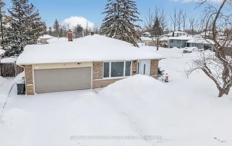 15 Curtiss Court Barrie ON L4M 2M6