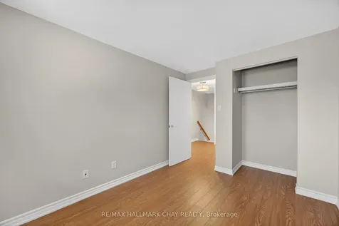 15 Curtiss Court Barrie ON L4M 2M6