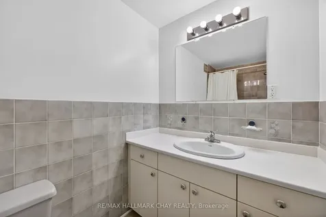 15 Curtiss Court Barrie ON L4M 2M6