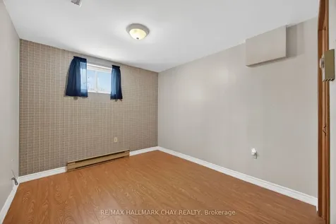 15 Curtiss Court Barrie ON L4M 2M6