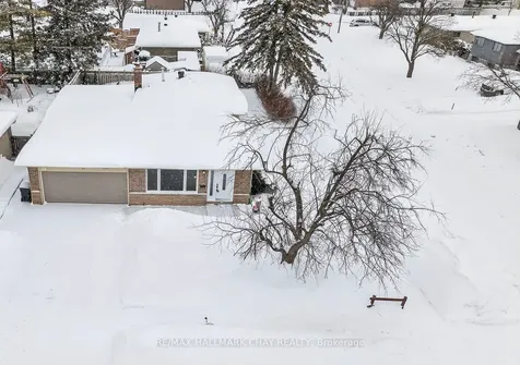 15 Curtiss Court Barrie ON L4M 2M6