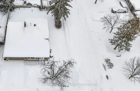 15 Curtiss Court Barrie ON L4M 2M6