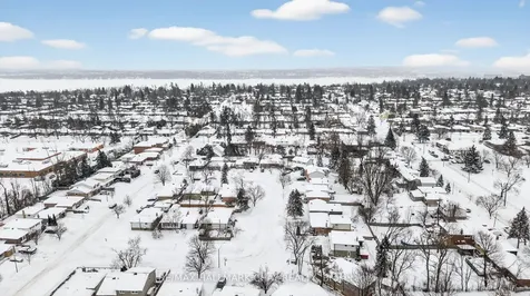 15 Curtiss Court Barrie ON L4M 2M6