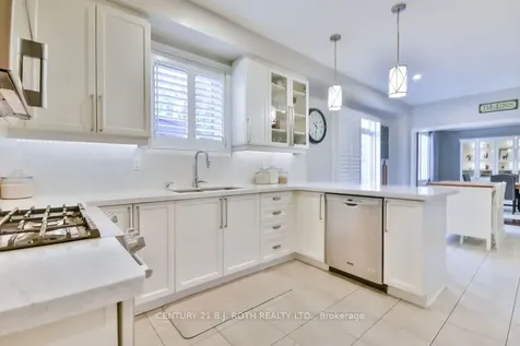 63 The Queensway N/a Barrie ON L4M 7J3