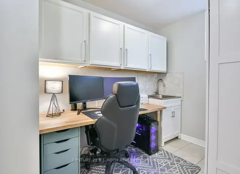 63 The Queensway N/a Barrie ON L4M 7J3