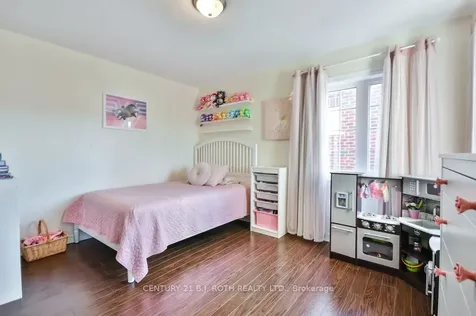 63 The Queensway N/a Barrie ON L4M 7J3