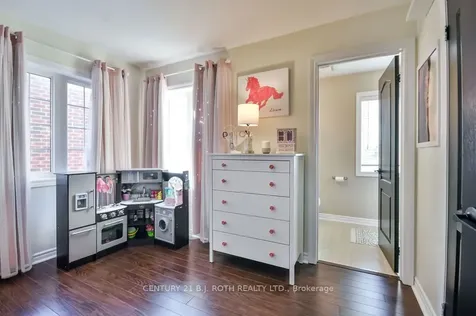 63 The Queensway N/a Barrie ON L4M 7J3