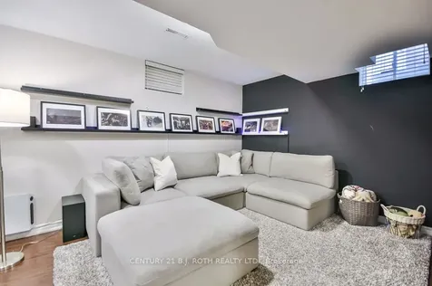 63 The Queensway N/a Barrie ON L4M 7J3