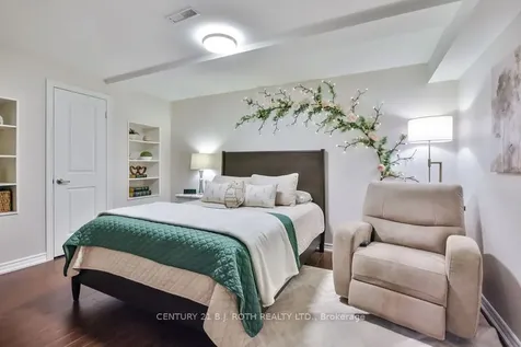 63 The Queensway N/a Barrie ON L4M 7J3