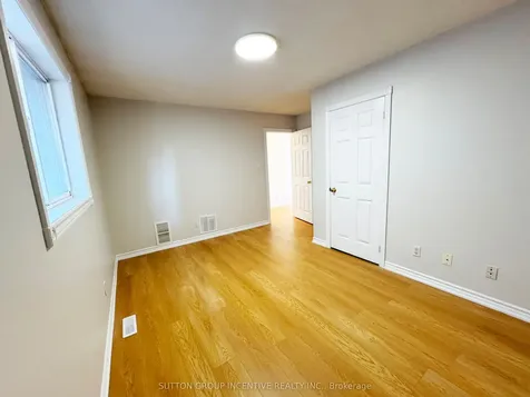 18 Forest Dale Drive Barrie ON L4M 6M7