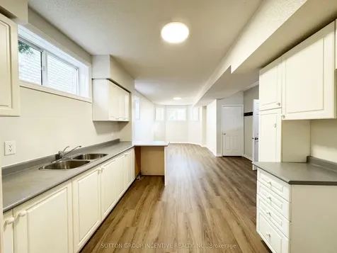 18 Forest Dale Drive Barrie ON L4M 6M7