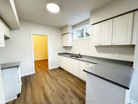 18 Forest Dale Drive Barrie ON L4M 6M7