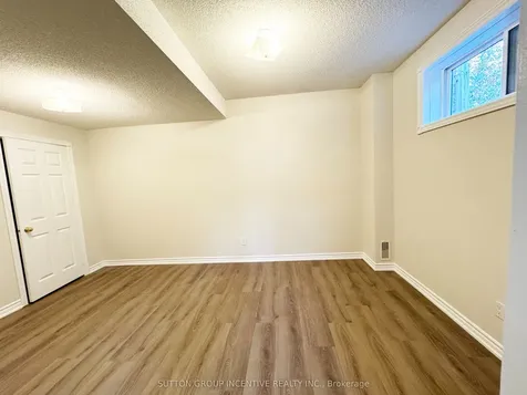 18 Forest Dale Drive Barrie ON L4M 6M7