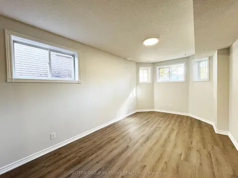 18 Forest Dale Drive Barrie ON L4M 6M7