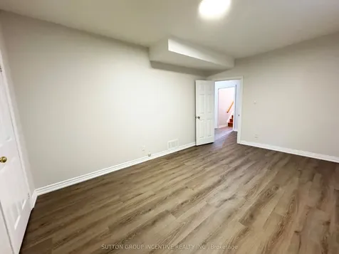 18 Forest Dale Drive Barrie ON L4M 6M7