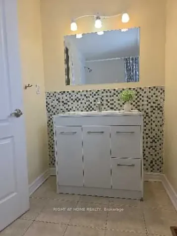 75 Corbett Drive Barrie ON L4M 5V5