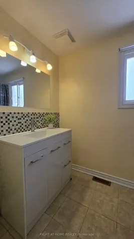 75 Corbett Drive Barrie ON L4M 5V5