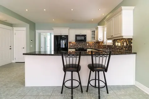 210 Wycliffe Cove N/a Tay ON L0K 2A0