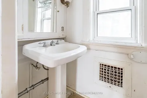 170 Kempenfelt Drive Barrie ON L4M 1C2