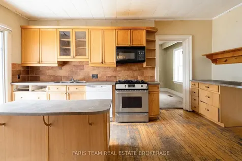 170 Kempenfelt Drive Barrie ON L4M 1C2