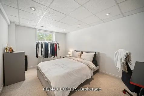 11 Penton Drive Barrie ON L4N 7A3