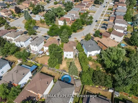 11 Penton Drive Barrie ON L4N 7A3