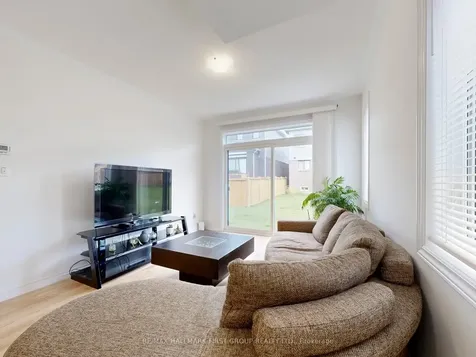 18 Ludlow Drive Barrie ON L9J 0L8