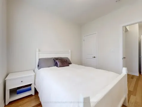 18 Ludlow Drive Barrie ON L9J 0L8