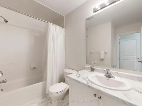 18 Ludlow Drive Barrie ON L9J 0L8