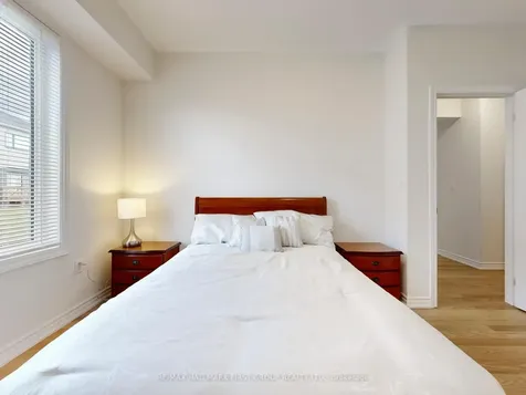 18 Ludlow Drive Barrie ON L9J 0L8